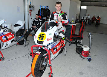 IAMT in Almeria: Damien Raemy und Alexander Soguel (hi. li.) fahren erstmals Moto2