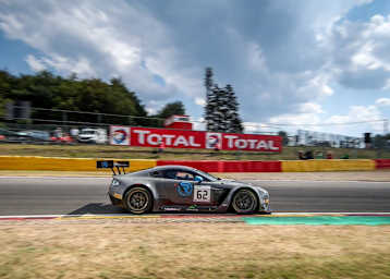 Startet die 24h von Spa-Francorchamps von der Pole-Position: Der Aston Martin von R-Motorsport