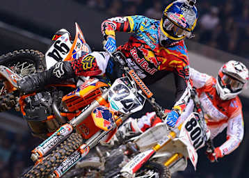 Ken Roczen zieht in der Anfangsphase an Blitzstarter Alessi vorbei