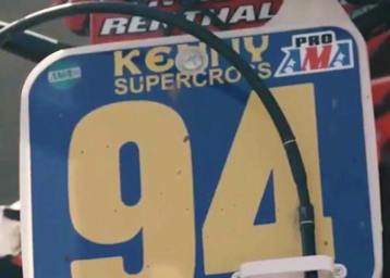 Ken Roczens startet auf einer modernisierten Honda CR250R von Jeremy McGrath aus dem Jahre 2006