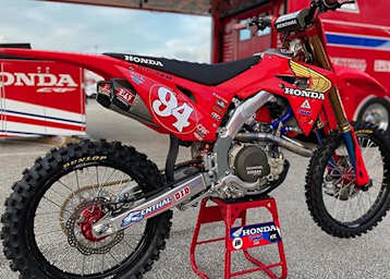 Ken Roczen startet in Daytona im Retro-Look