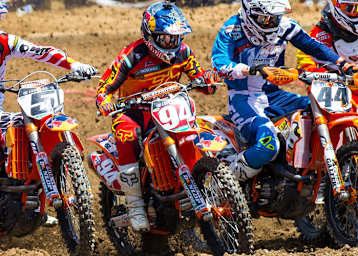 Seit Dungey (5) und Roczen (94) in den USA gewinnen, tauchen immer mehr KTM-Maschinen im Fahrerfeld auf: Hier Matt Goerke (44)