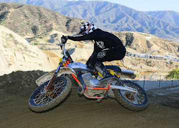 Nick Lapaglia scrubbed auch mit der Twinshock-ČZ 