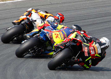 Kevin Sieder (hinten) ist bei der Musik dabei