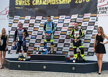 Schmitter ganz oben, umrahmt von Muff in Ghilardi