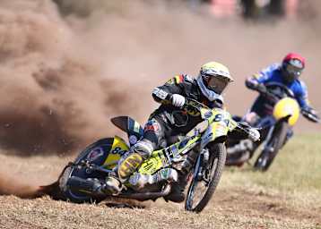 Martin Smolinski vor Glen Phillips