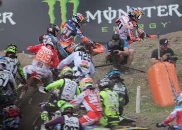 Pauls Jonass gewann den 'holeshot' in Lauf 1