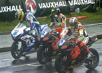 Guy Martin, Bruce Anstey und John McGuinness (v.l.) wurden heuer vom Wetter ausgebremst