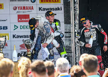 Tumult auf dem Superstock-Siegerpodest