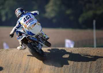 Auch Romain Fevbre hat Schwierigkeiten mit der Piste in Mettet