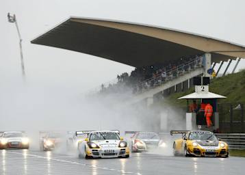 Start zum Samstagsrennen in Zandvoort bei bestem Wetter