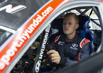 Ott Tänak sitzt als Titelverteidiger im Hyundai i20