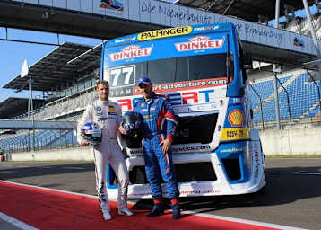 Martin Tomczyk vor dem Renntruck