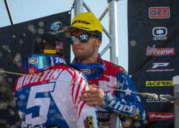 Die Enttäuschung dominierte für Team USA noch auf dem Podium, Jason Anderson lag im Krankenhaus, Alex Martin und Cooper Webb standen allein auf dem Treppchen von Maggiora