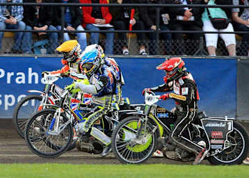 Darcy Ward (blau) und Tai Woffinden (rot) fahren in Topform