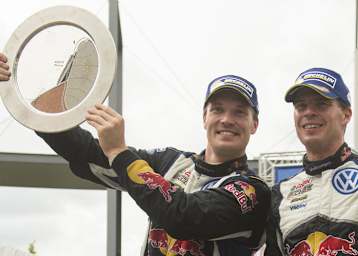 «Halb so viel wert wie der Weltmeister-Titel» – der Sieg bei der Heimrallye war eine Erlösung für VW-Pilot Jari-Matti Latvala (links, mit Beifahrer Miikka Anttila)