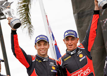 Erste WM-Sieger aus Neuseeland – Hyundai-Pilot Hayden Paddon (links) und Beifahrer John Kennard 