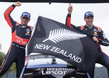 Erster WM-Sieg für Neuseeland - Hyundai-Werksteam Hayden Paddon (rechts) und Beifahrer John Kennard