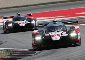 Die beiden Toyota TS050 Hybrid geben in Barcelona Vollgas
