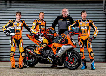 Ganz in orange: Ströhlein, Dehaye, Teamchef Kremer und Walchhütter 