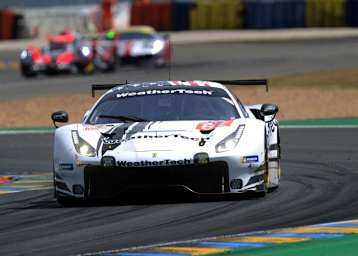 Der Ferrari 488 GTE Evo von WeatherTech Racing auf der Strecke in Le Mans