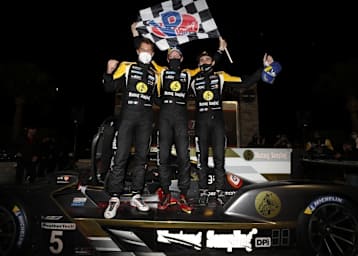 Siegen bei die 12h Sebring 2021: (v.li.) Loic Duval, Sebastian Bourdais und Tristan Vautier auf dem Cadillac DPi
