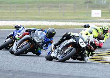 Balint Kovacs (27), Hannes Schafzahl (21), Geri Gesslbauer (verdeckt), Michal Prasek (6)