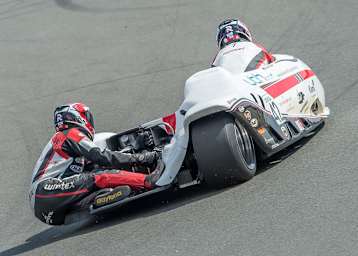 Christian Ruppert und Beifahrer Ueli Wäfler, hier 2018 bei der IDM Sidecar in Schleiz