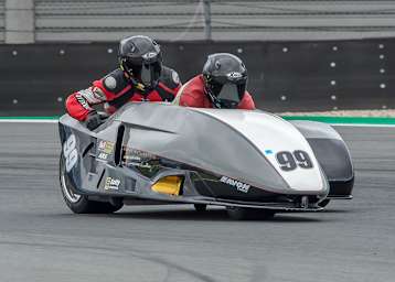 Nils Köster und Enrico Roick auf ihrer neuen ARS Yamaha 600