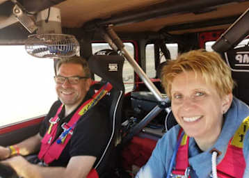 Christian und Ursula Ruppert in ihrem Mercedes GE 280