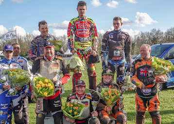 Das Podest in Vries mit Solisten  und Gespann-Teams