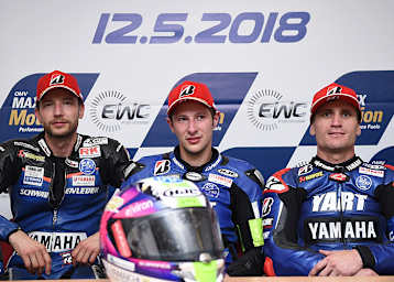 Max Neukirchner, Marvin Fritz und Broc Parkes (vlnr.) nach ihrem Sieg auf dem Slovakia Ring 2018