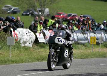 Guy Martin auf der BSA Rocket 3