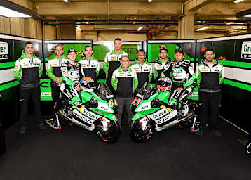 Teambesitzer Alain Bronec mit der gesamten Mannschaft