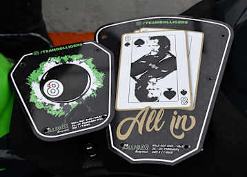 Zwei der exklusiven Funplates, die versteigert werden