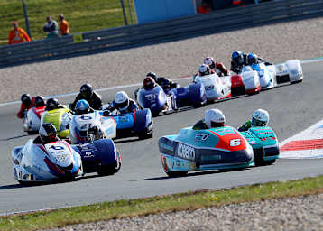 Ellis/Clement (6) setzten sich im zweiten Rennen in Assen durch