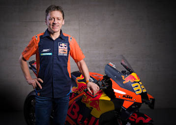 Mike Leitner am Bike von KTM-Werksfahrer Brad Binder