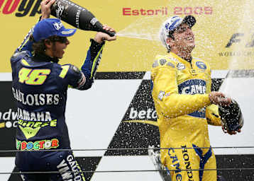 Seinen letzten MotoGP-Sieg feierte Alex Barros (rechts) 2005 in Estoril – vor dem späteren Weltmeister Valentino Rossi