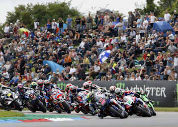 Drei spannende Superbike-Läufe brachten den Zuschauern in Thruxton viel Freude