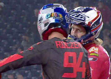 Ken Roczen gratuliert Sieger Justin Barcia