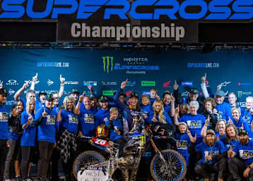 Das Star Racing Yamaha Team feiert mit Christian Craig den Triumph