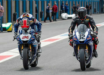 Marc Moser (re.) mit Teamkollege Jonas Folger