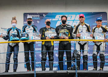 Markus Schlosser/Marcel Fries (Mitte) holten sich den Gesamtsieg