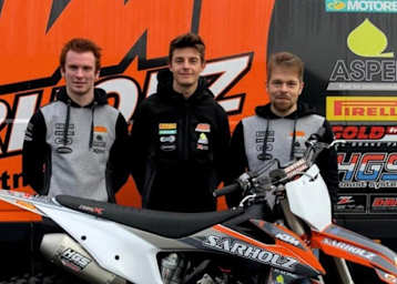 Cyril Genot (Mitte) startet für Sarholz KTM