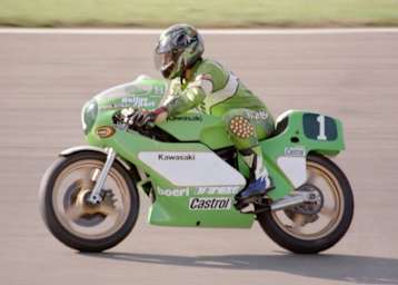 Toni Mang auf seiner Kawasaki