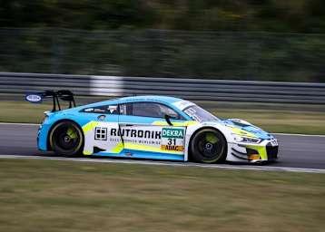 Einer der Audi R8 LMS von Rutronik Racing aus der Saison 2020 im ADAC GT Masters