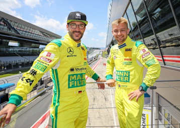 Maximilian Götz (li.) fährt 2020 wieder im Indy Dontje im ADAC GT Masters