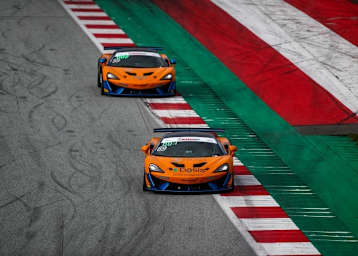 Zwei der McLaren 570S GT4 von Dörr Motorsport auf dem Red Bull Ring