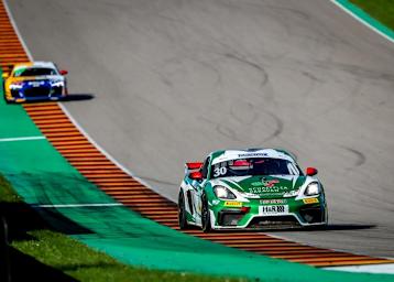 Der Porsche 718 Cayman von W&S Motorsport auf dem Sachsenring