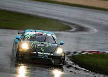 Der Porsche 718 Cayman GT4 von Jan Kasperlik und Nicolaj Moller Madsen